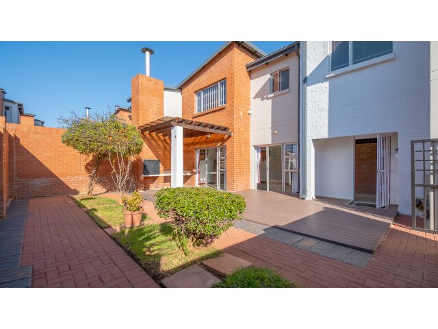 <!--[if BLOCK]><![endif]--> 86 Thorntree Place 7A Cedar West Avenue, Maroeladal Ext 4,  Sandton <!--[if ENDBLOCK]><![endif]-->